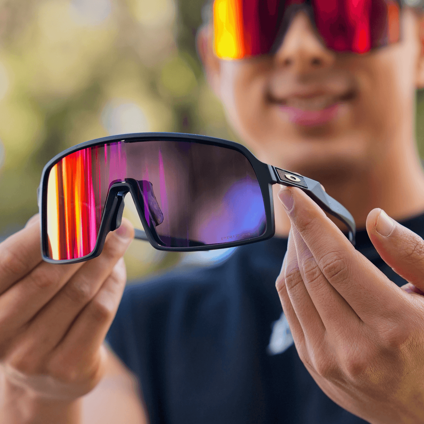 OAKLEY SUTRO NEGRA - VISOR ROJO