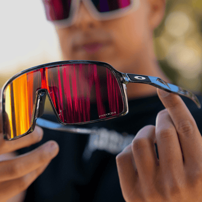 OAKLEY SUTRO NEGRA TRANSPARENTE - VISOR ROJO