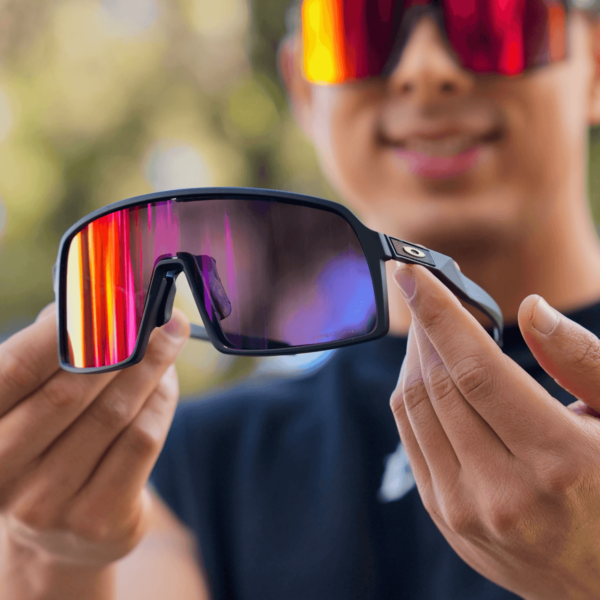 OAKLEY SUTRO NEGRA - VISOR ROJO